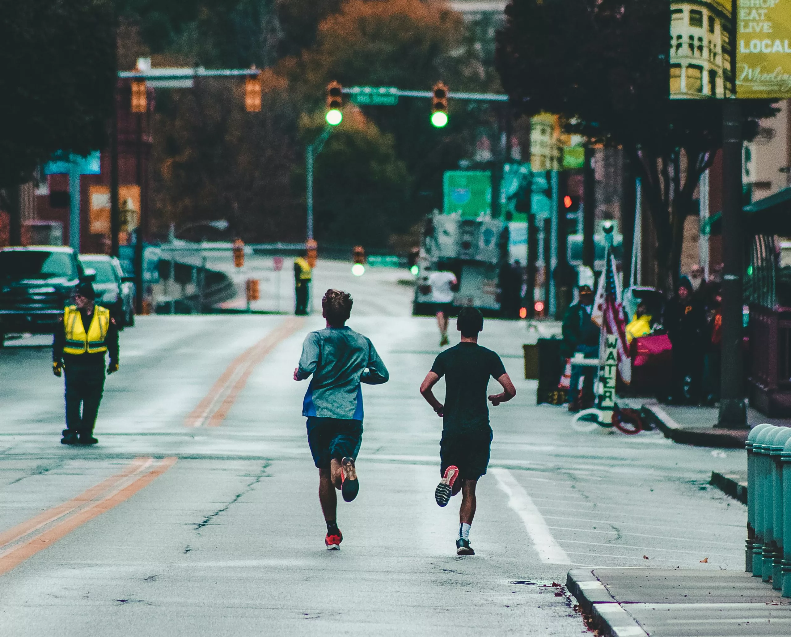 Préparer un semi-marathon grâce à une alimentation ciblée. Découvrez les conseils pour maximiser vos performances et favoriser la récupération avec un nutritionniste